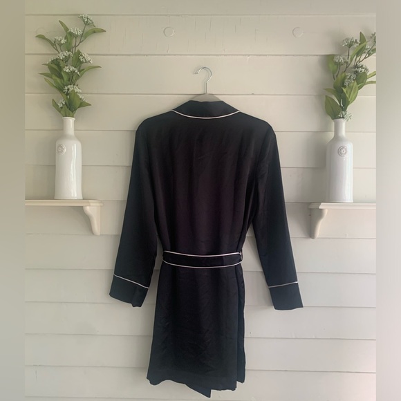 Victoria’s Secret Black and Light Pink Double Breasted Button Tie Robe S… - Picture 8 of 10